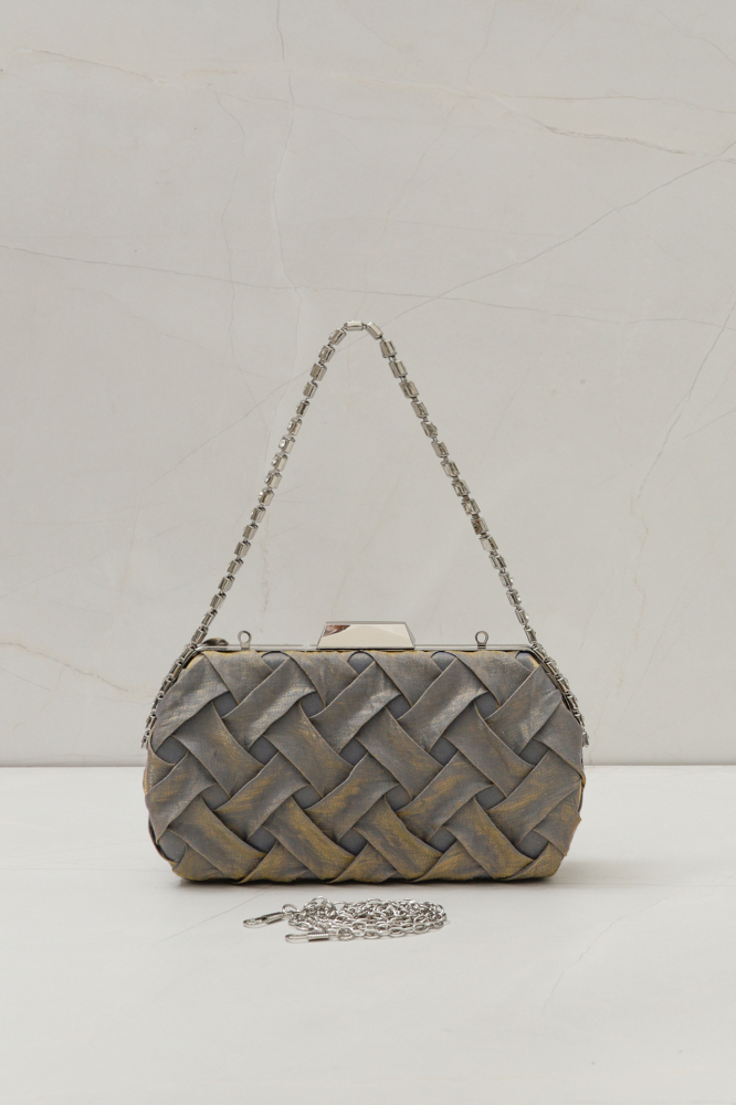 9035836 - Bolsa Clutch com Detalhes Alça Corrente CINZA 9035836 - Bolsa Clutch com Detalhes Alça Corrente CINZA