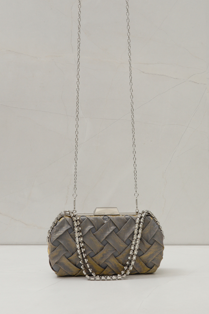 9035836 - Bolsa Clutch com Detalhes Alça Corrente CINZA 9035836 - Bolsa Clutch com Detalhes Alça Corrente CINZA