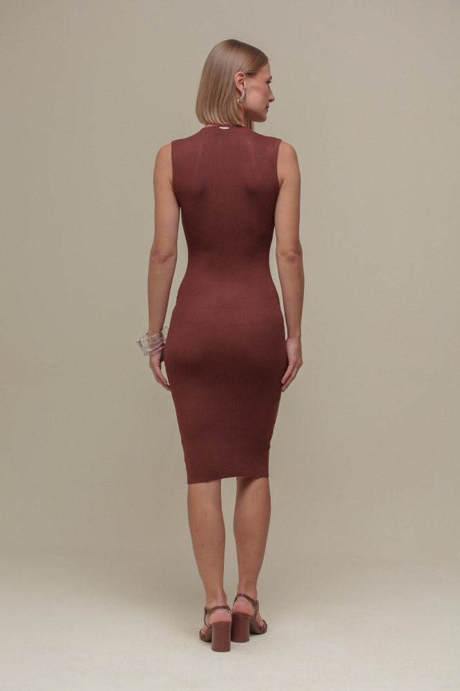 9036317 - Vestido Tricô Midi Alça Larga MARROM