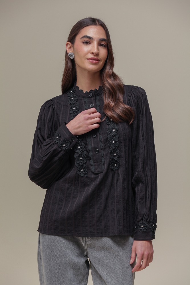 9036409 - Camisa Detalhes Flores e Brilhos PRETO 9036409 - Camisa Detalhes Flores e Brilhos PRETO