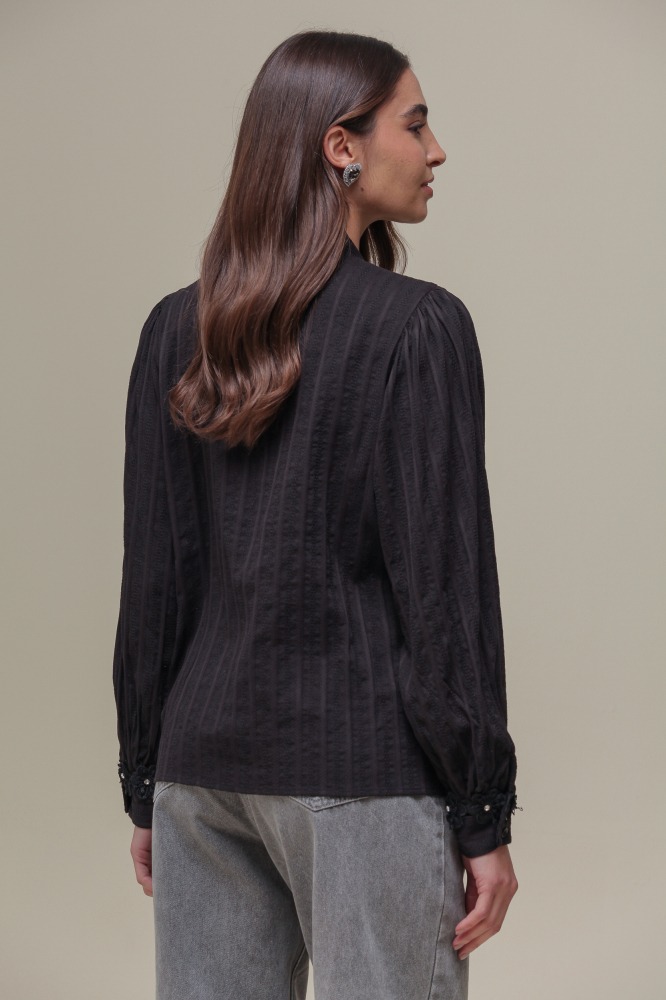 9036409 - Camisa Detalhes Flores e Brilhos PRETO 9036409 - Camisa Detalhes Flores e Brilhos PRETO