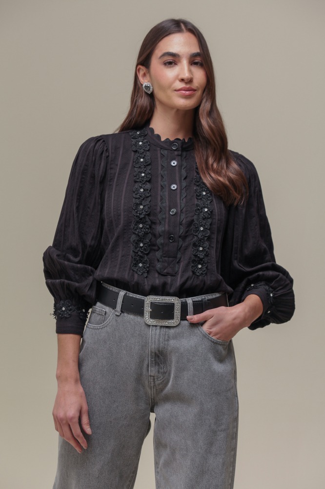 9036409 - Camisa Detalhes Flores e Brilhos PRETO 9036409 - Camisa Detalhes Flores e Brilhos PRETO