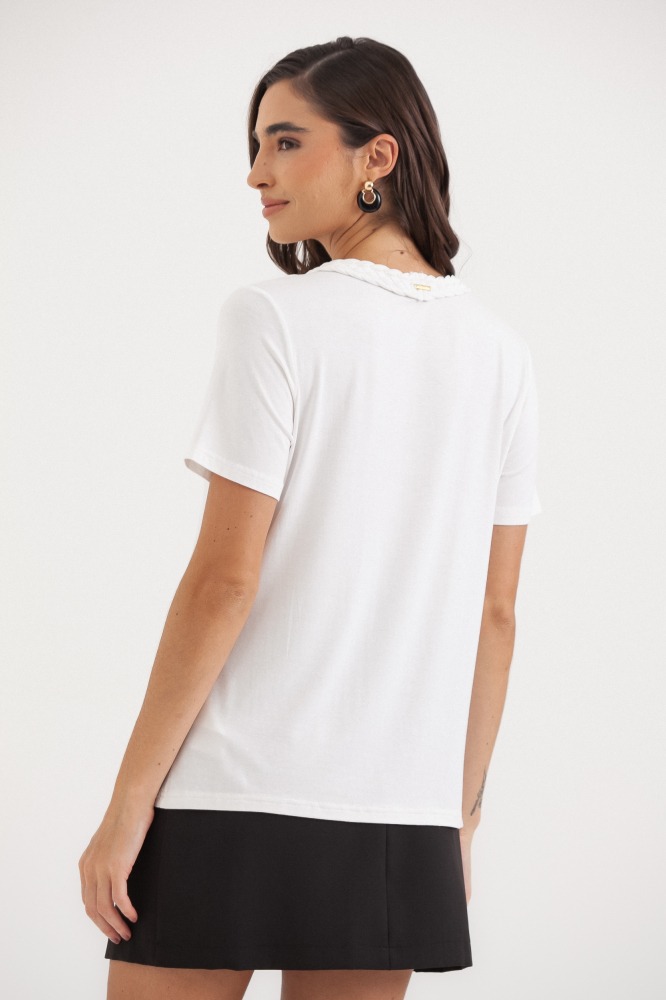 9036551 - Camiseta Decote Trançado OFF-WHITE 9036551 - Camiseta Decote Trançado OFF-WHITE