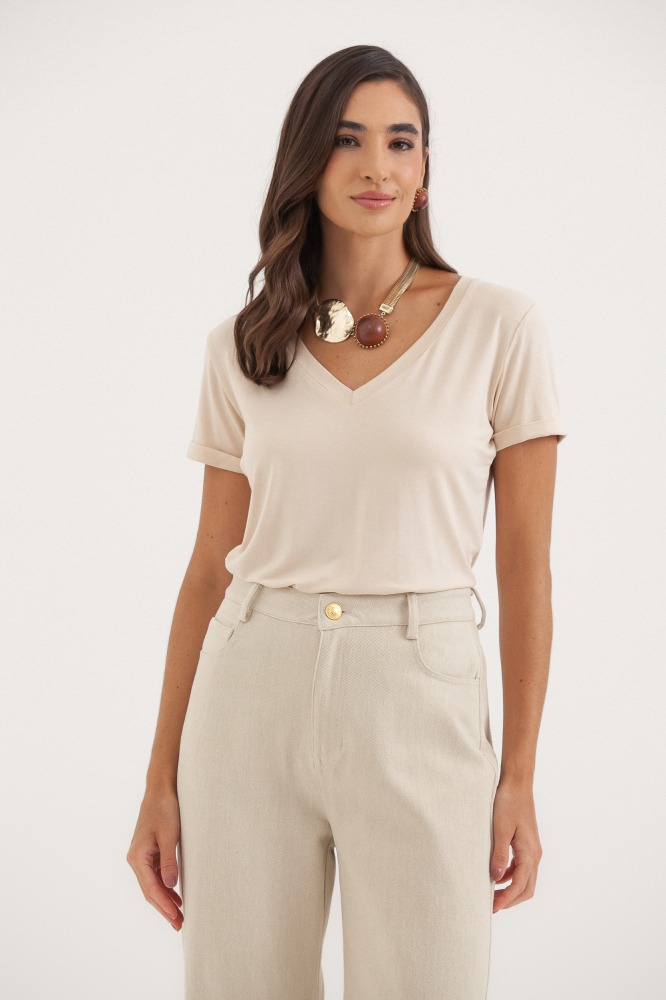 9036552 - Camiseta Basic Decote V  BEGE