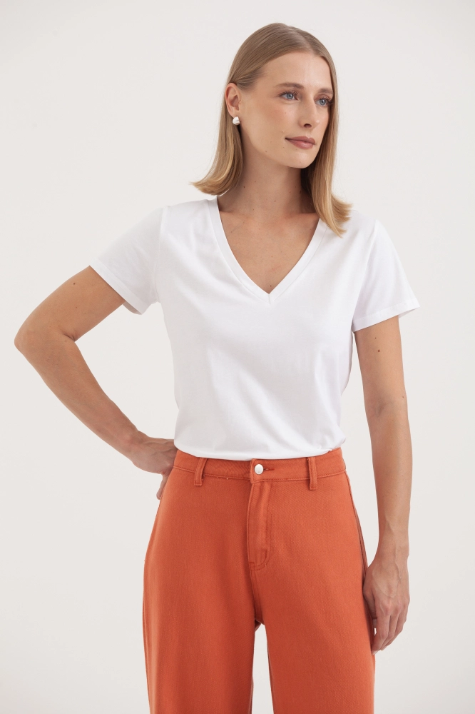 9036553 - Camiseta Basic Decote V OFF-WHITE 9036553 - Camiseta Basic Decote V OFF-WHITE - Imagem 1
