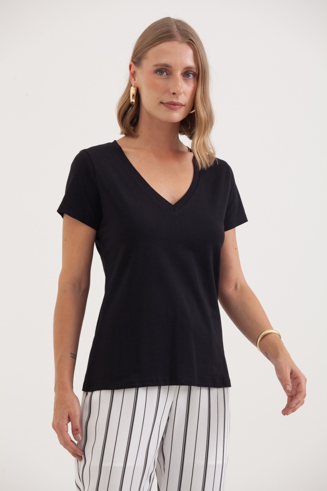 9036553 - Camiseta Basic Decote V  PRETO