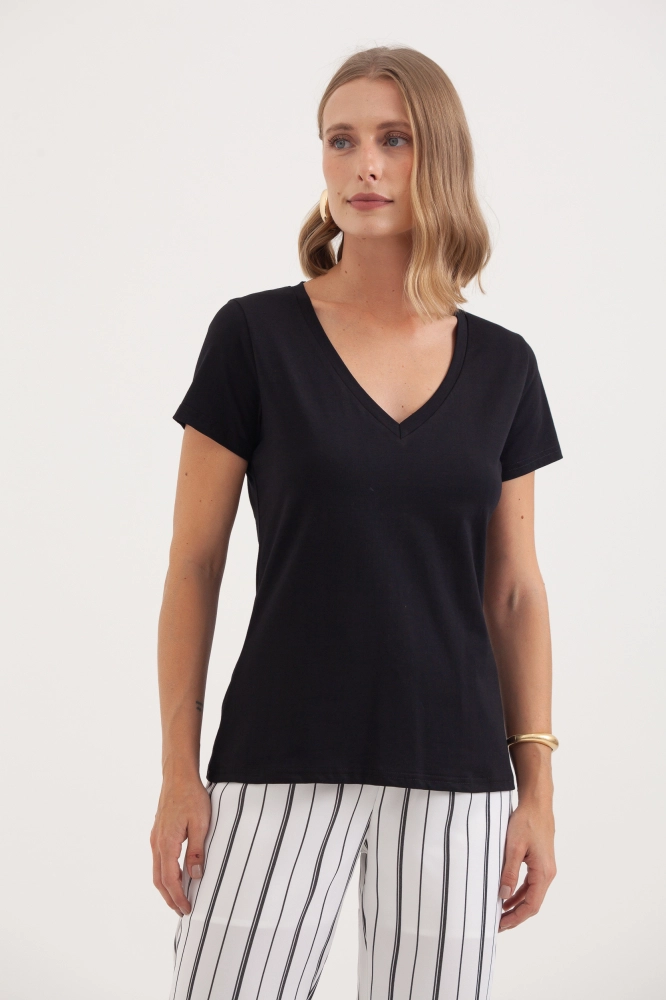 9036553 - Camiseta Basic Decote V PRETO 9036553 - Camiseta Basic Decote V PRETO - Imagem 2