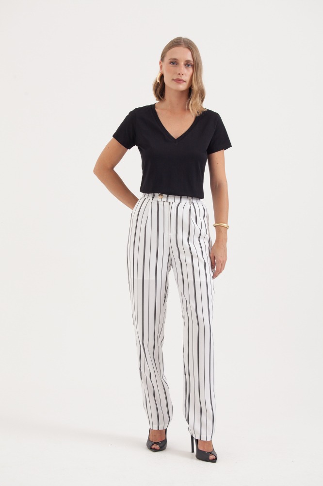 9036553 - Camiseta Basic Decote V  PRETO