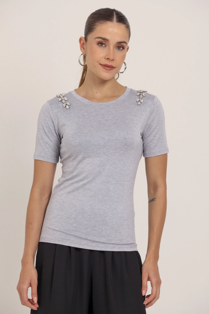 9036826 - Camiseta Tee Brilho Bordado Ombro MESCLA 9036826 - Camiseta Tee Brilho Bordado Ombro MESCLA - Imagem 2