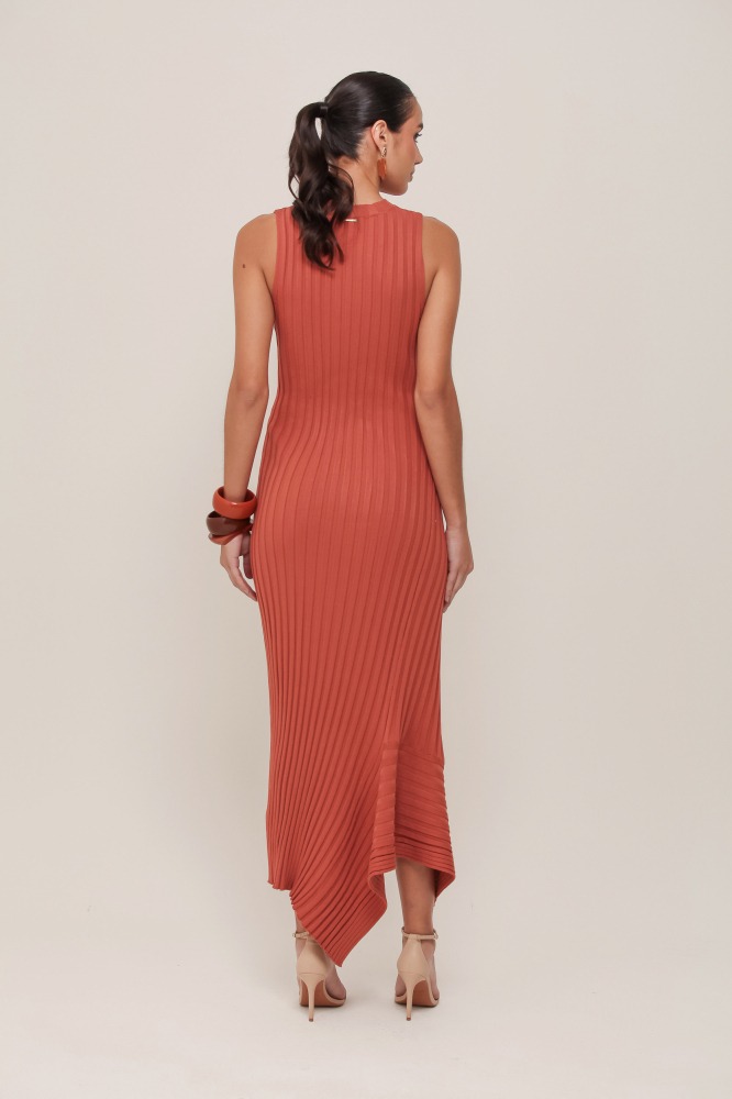 9036950 - Vestido Gola Alta Barra Assimétrica Tricot MARROM