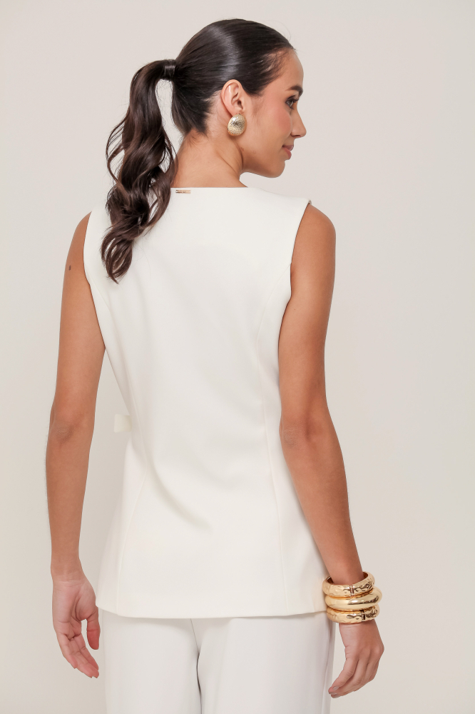 9036977 - Colete Alfaiataria Com Detalhe Ajustável OFF-WHITE 9036977 - Colete Alfaiataria Com Detalhe Ajustável OFF-WHITE