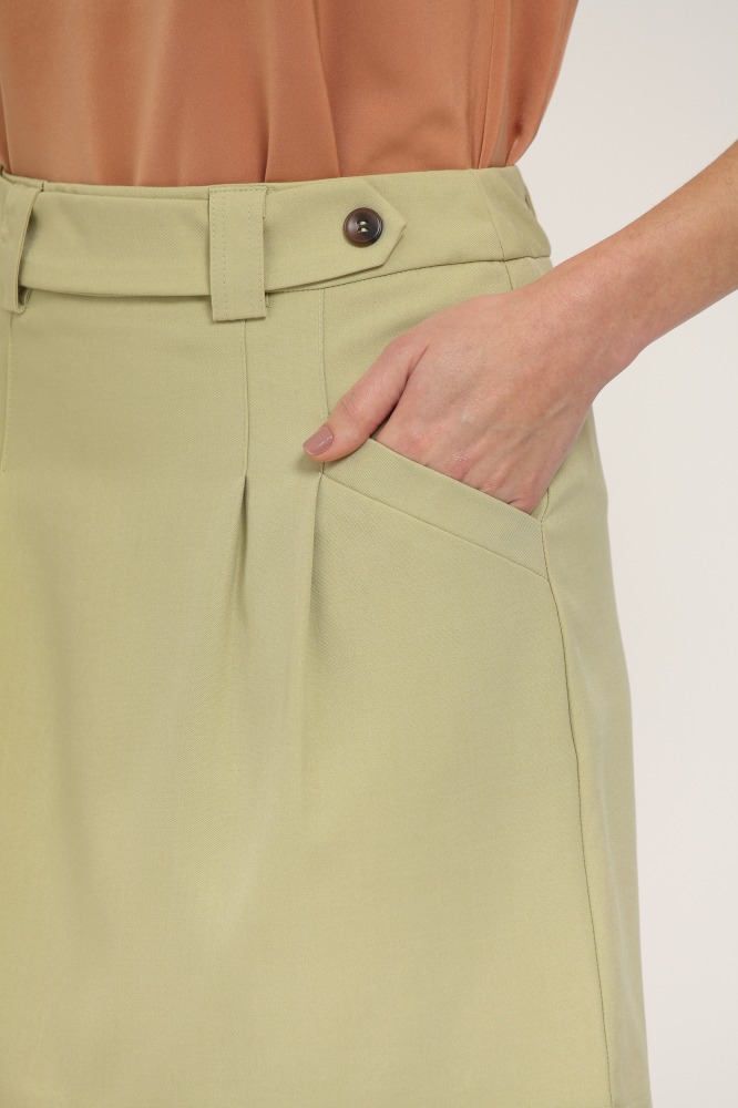 9036991 - Saia Curta Alfaiataria Pregas VERDE 