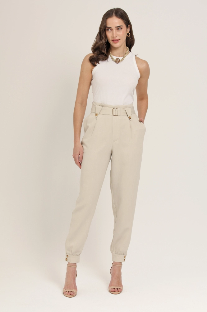9037116 - Calça Jogger Alfaiataria Chino CAQUI