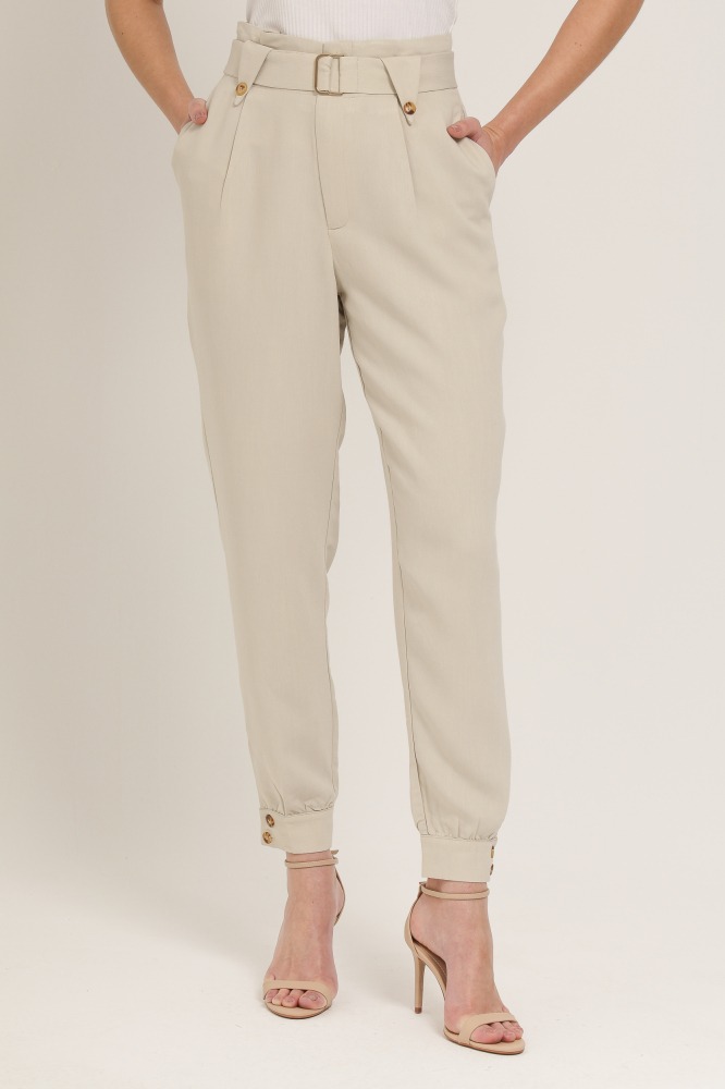 9037116 - Calça Jogger Alfaiataria Chino CAQUI