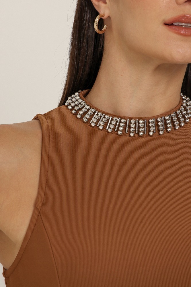 9037123 - Regata Bordado Gola CAMEL 9037123 - Regata Bordado Gola CAMEL