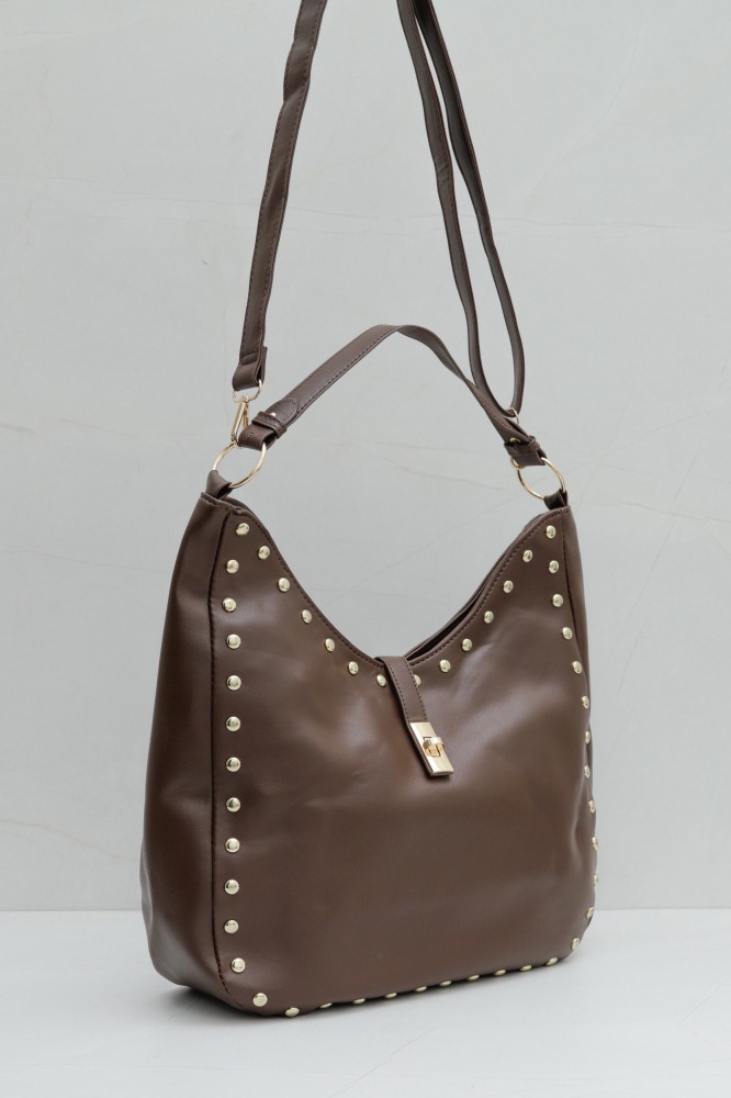 9037242 - Bolsa Oval Tachas MARROM