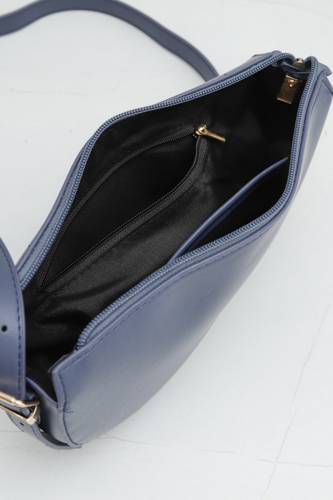 9037244 - Bolsa Tiracolo Pequena Alça Detalhe Elos AZUL 9037244 - Bolsa Tiracolo Pequena Alça Detalhe Elos AZUL