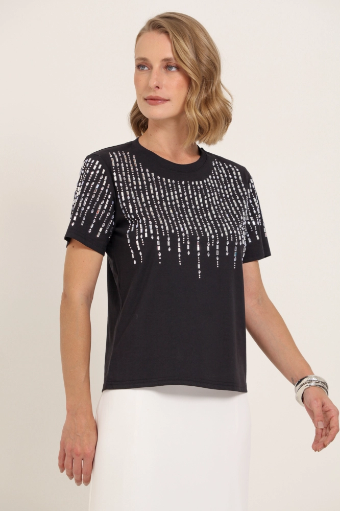 9037261 - Camiseta Bordado Espelhos PRETO 9037261 - Camiseta Bordado Espelhos PRETO - Imagem 2