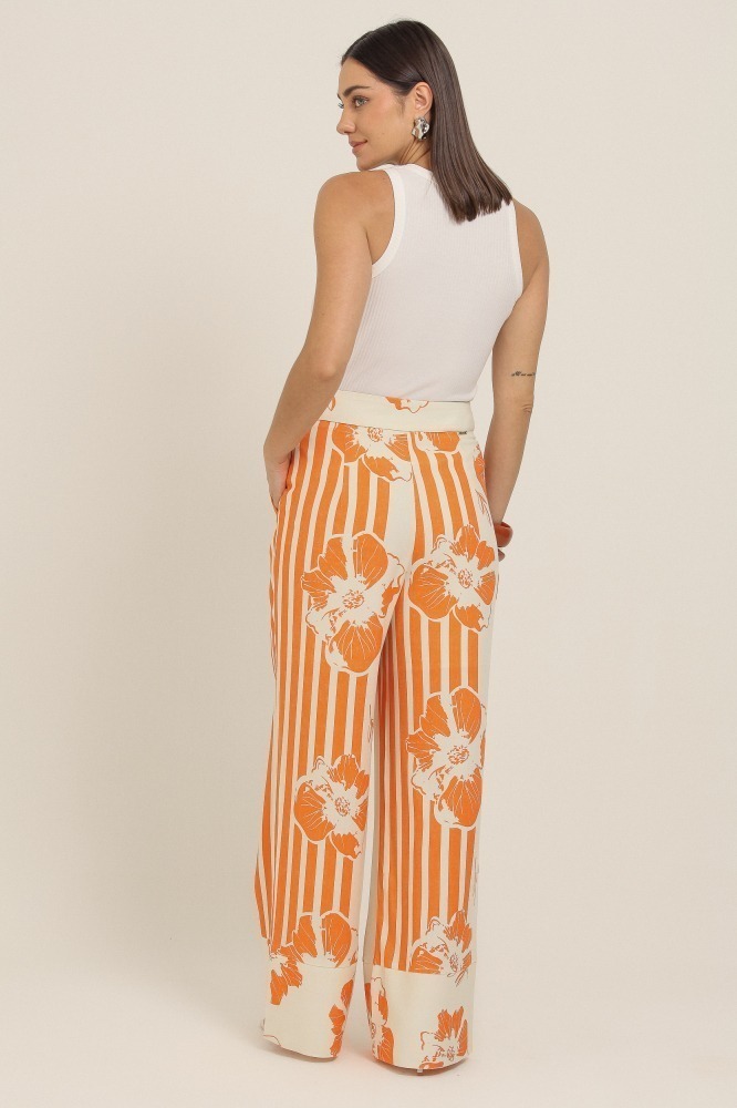 9037343 - Calça Pantacourt Estampada Caminhos Florais LARANJA