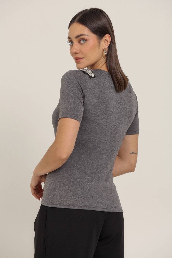 9037374 - Camiseta Bordado Brilhante Ombros MESCLA 9037374 - Camiseta Bordado Brilhante Ombros MESCLA