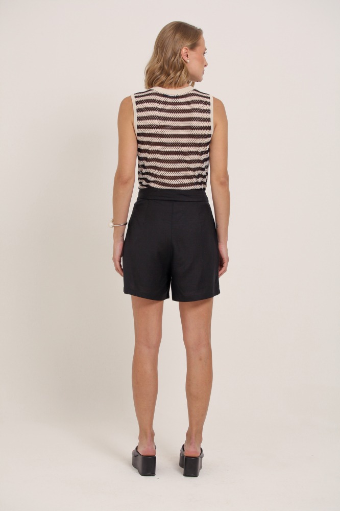 9037401 - Shorts Linho Pregas Botão Forrado  PRETO