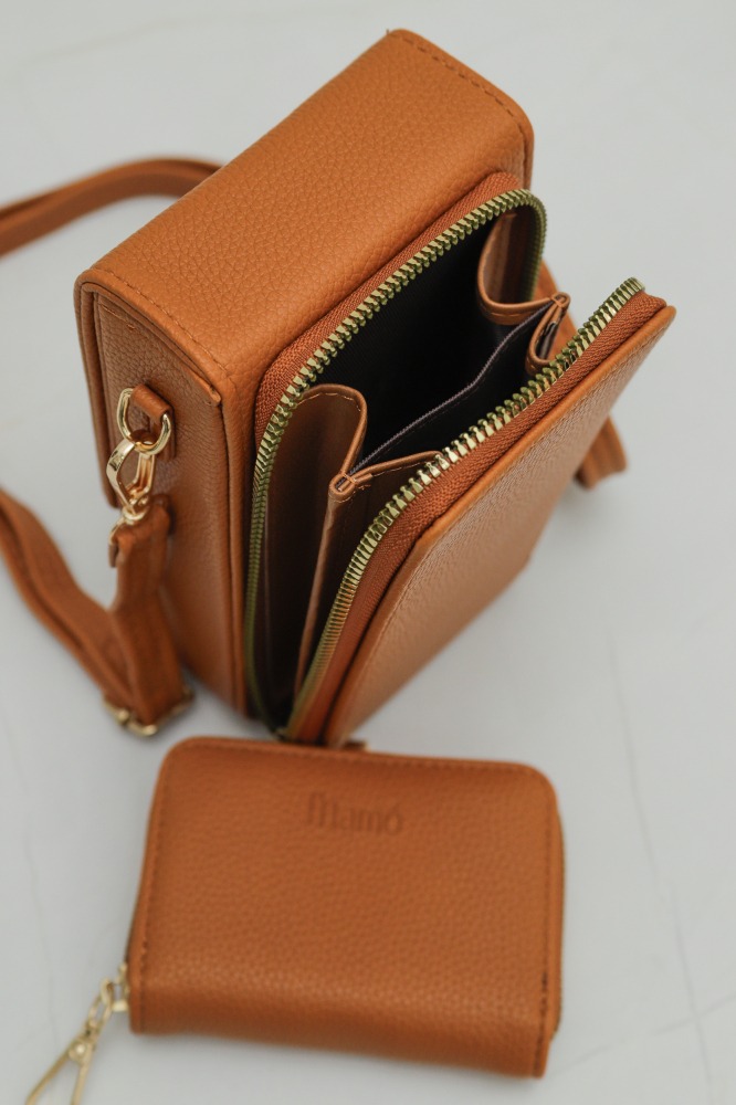 9037470 - Porta Celular Fecho Argola CARAMELO 9037470 - Porta Celular Fecho Argola CARAMELO