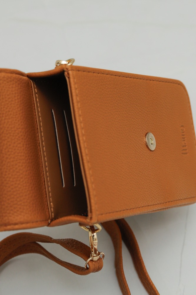 9037470 - Porta Celular Fecho Argola CARAMELO 9037470 - Porta Celular Fecho Argola CARAMELO