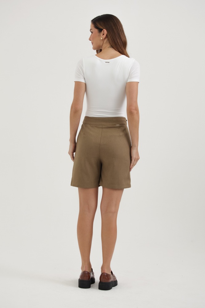 9037513 - Shorts Alfaiataria Pregas Cinto Embutido MARROM 9037513 - Shorts Alfaiataria Pregas Cinto Embutido MARROM