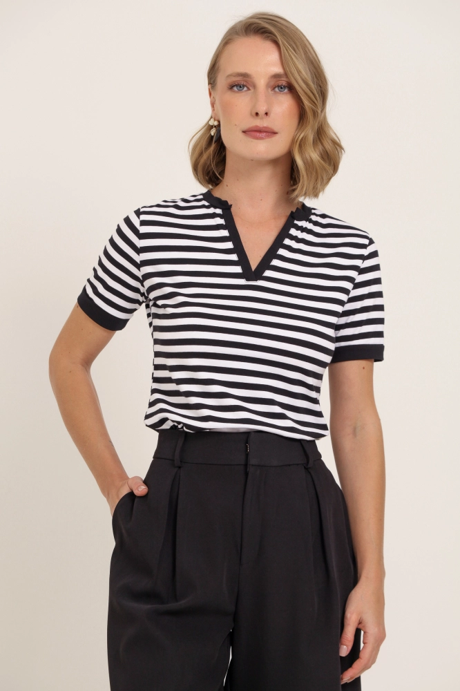 9037564 - Blusa Listrada Punhos e Abertura Decote PRETO