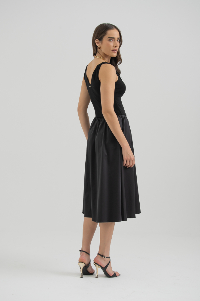 9037616 - Vestido Malha Alça Torcida E Saia Franzida PRETO 9037616 - Vestido Malha Alça Torcida E Saia Franzida PRETO