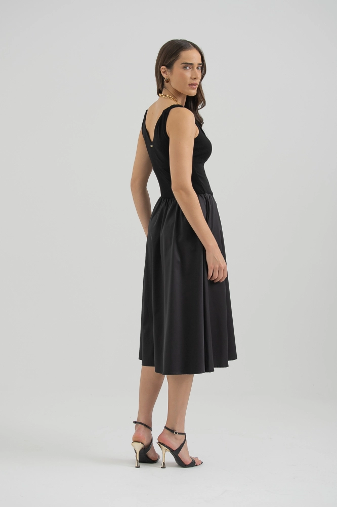 9037616 - Vestido Malha Alça Torcida E Saia Franzida  PRETO - Imagem 2