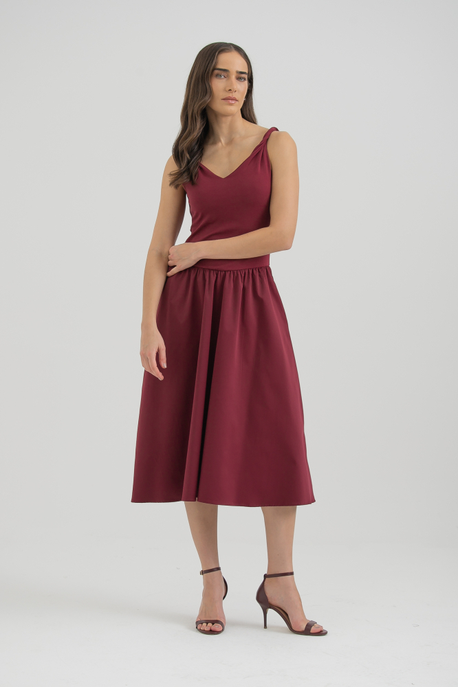 9037616 - Vestido Malha Alça Torcida E Saia Franzida  VINHO