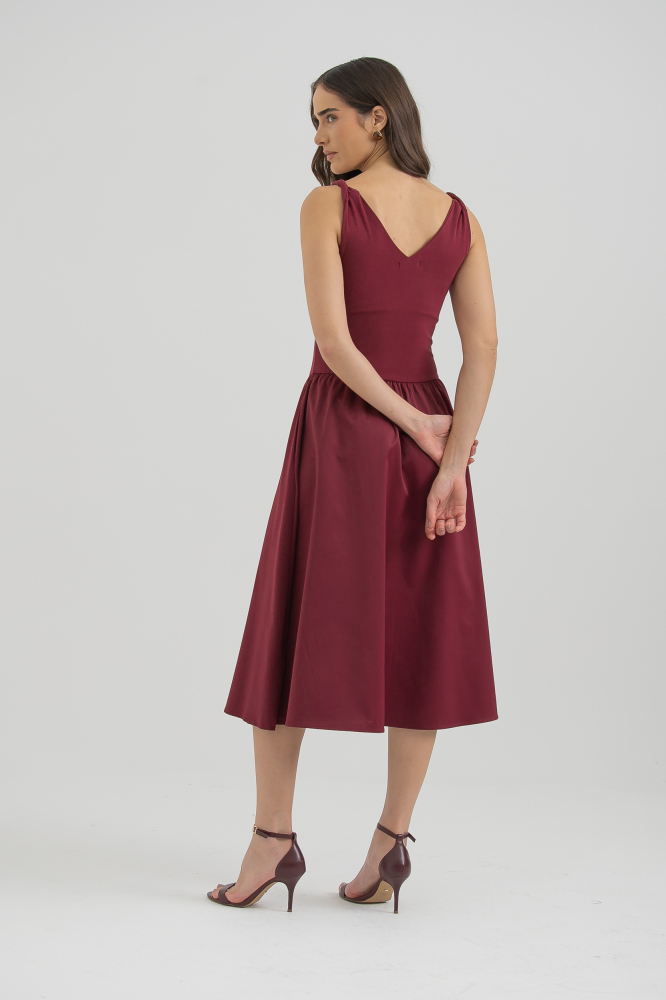 9037616 - Vestido Malha Alça Torcida E Saia Franzida  VINHO