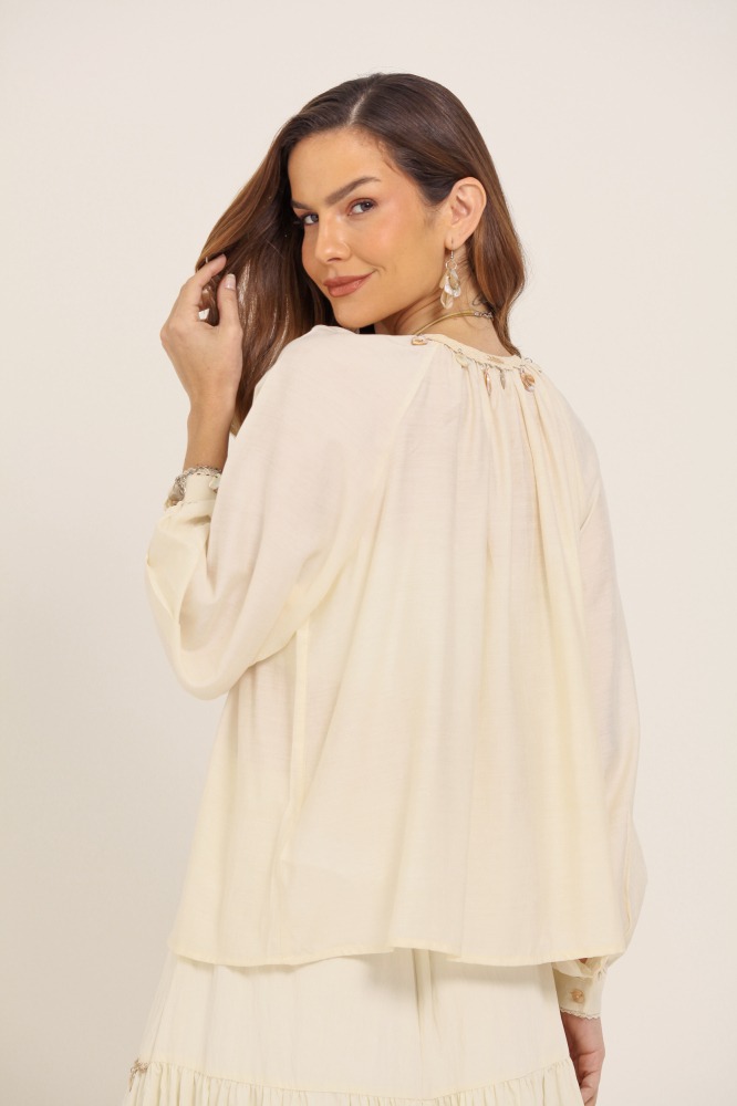 9037625 - Blusa Manga Longa Crochê E Pingentes AREIA