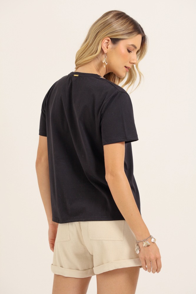 9037632 - Camiseta Com Miçangas E Bolso Crochê PRETO 9037632 - Camiseta Com Miçangas E Bolso Crochê PRETO