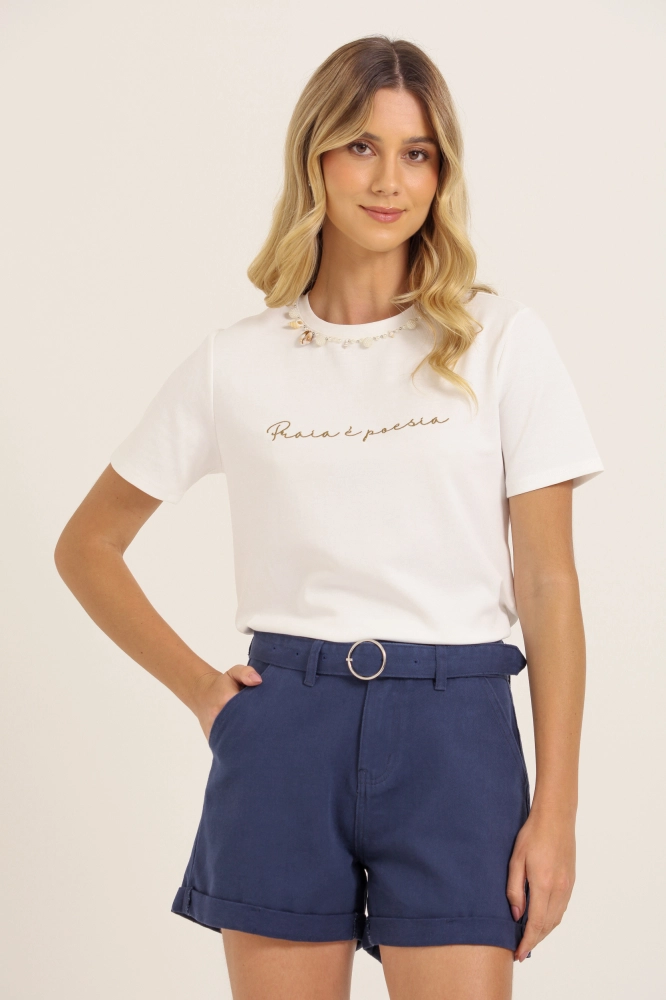 9037637 - Camiseta Praia É Poesia Miçangas Decote OFF-WHITE - Imagem 1