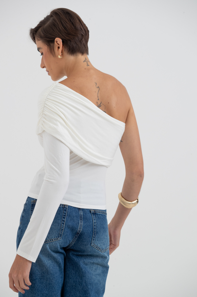 9037652 - Blusa Um Ombro Só Franzida Manga Longa OFF-WHITE 9037652 - Blusa Um Ombro Só Franzida Manga Longa OFF-WHITE