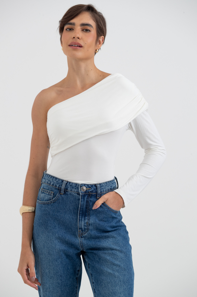 9037652 - Blusa Um Ombro Só Franzida Manga Longa OFF-WHITE 9037652 - Blusa Um Ombro Só Franzida Manga Longa OFF-WHITE