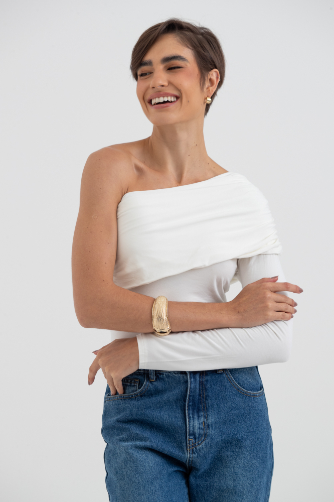 9037652 - Blusa Um Ombro Só Franzida Manga Longa OFF-WHITE 9037652 - Blusa Um Ombro Só Franzida Manga Longa OFF-WHITE