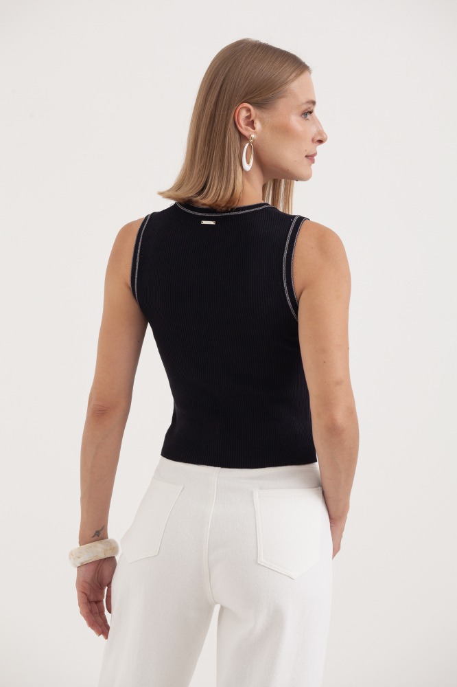 9037683 - Blusa Regata Tricot Pontos Gola E Cava PRETO 9037683 - Blusa Regata Tricot Pontos Gola E Cava PRETO