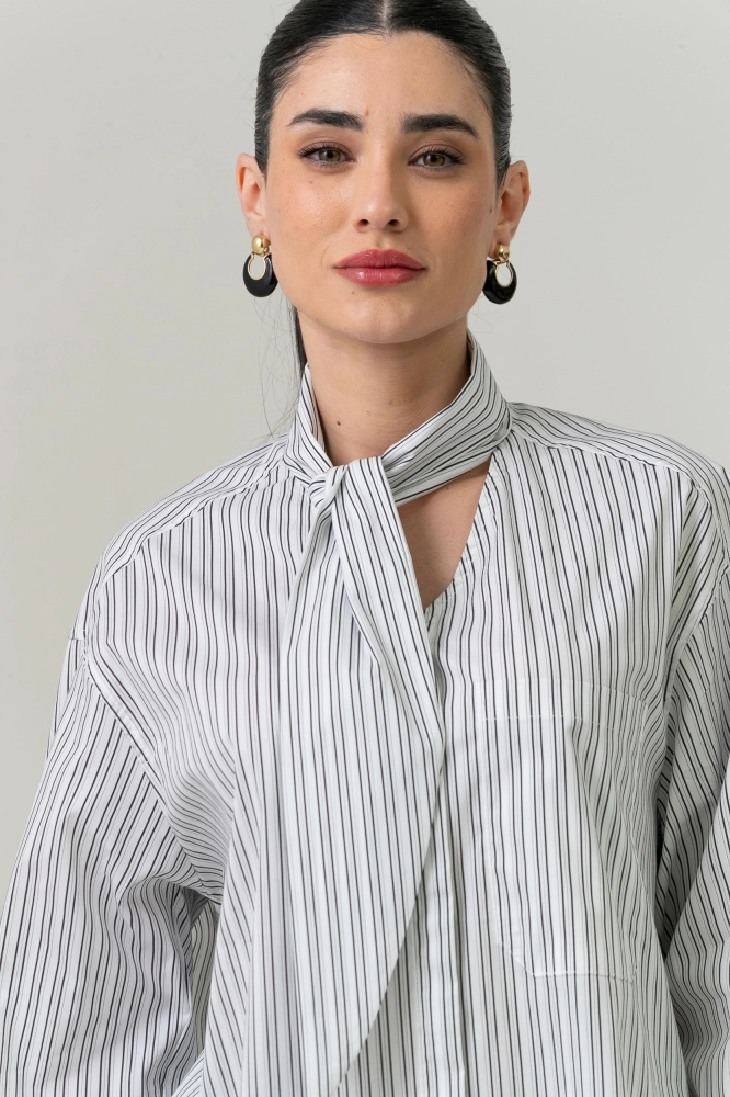 9037701 - Camisa Listrada Gola Laço PRETO 9037701 - Camisa Listrada Gola Laço PRETO - Imagem 2