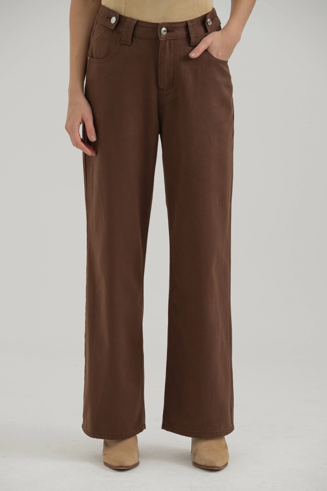 9037723 - Calça Sarja Com Martigales Cós MARROM - Imagem 2