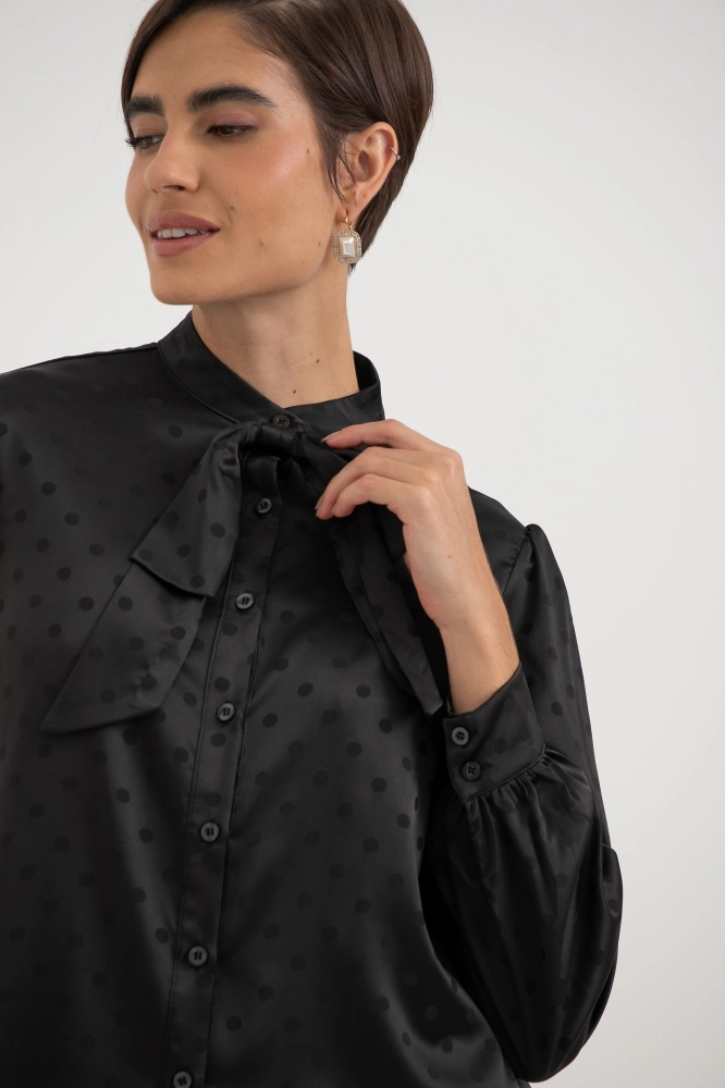 9037757 - Camisa Com Laço Acetinada PRETO 9037757 - Camisa Com Laço Acetinada PRETO - Imagem 2