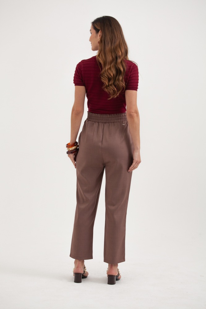 9037807 - Calça Alfaiataria Martingale Cós E Elástico MARROM 9037807 - Calça Alfaiataria Martingale Cós E Elástico MARROM