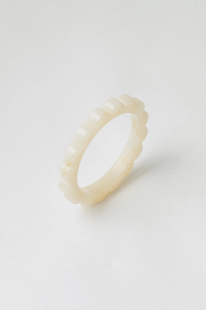 9037844 - Bracelete Resinado Flor AREIA 9037844 - Bracelete Resinado Flor AREIA - Imagem 1
