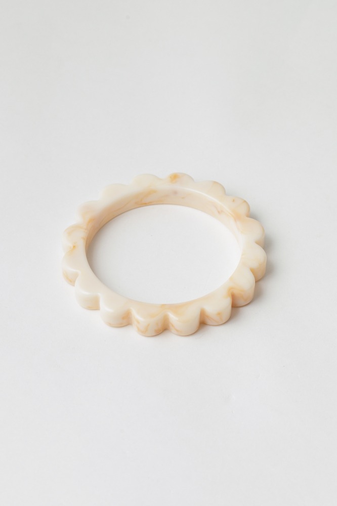 9037844 - Bracelete Resinado Flor OFF-WHITE 9037844 - Bracelete Resinado Flor OFF-WHITE
