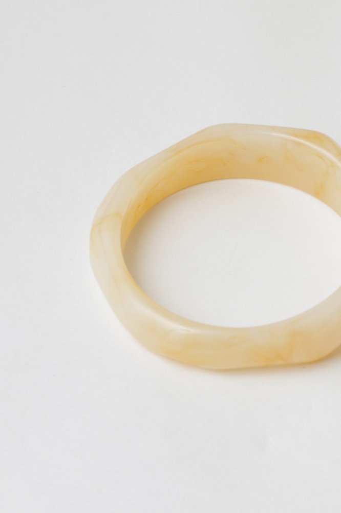 9037846 - Bracelete Resinado Fino Geométrico AREIA 9037846 - Bracelete Resinado Fino Geométrico AREIA