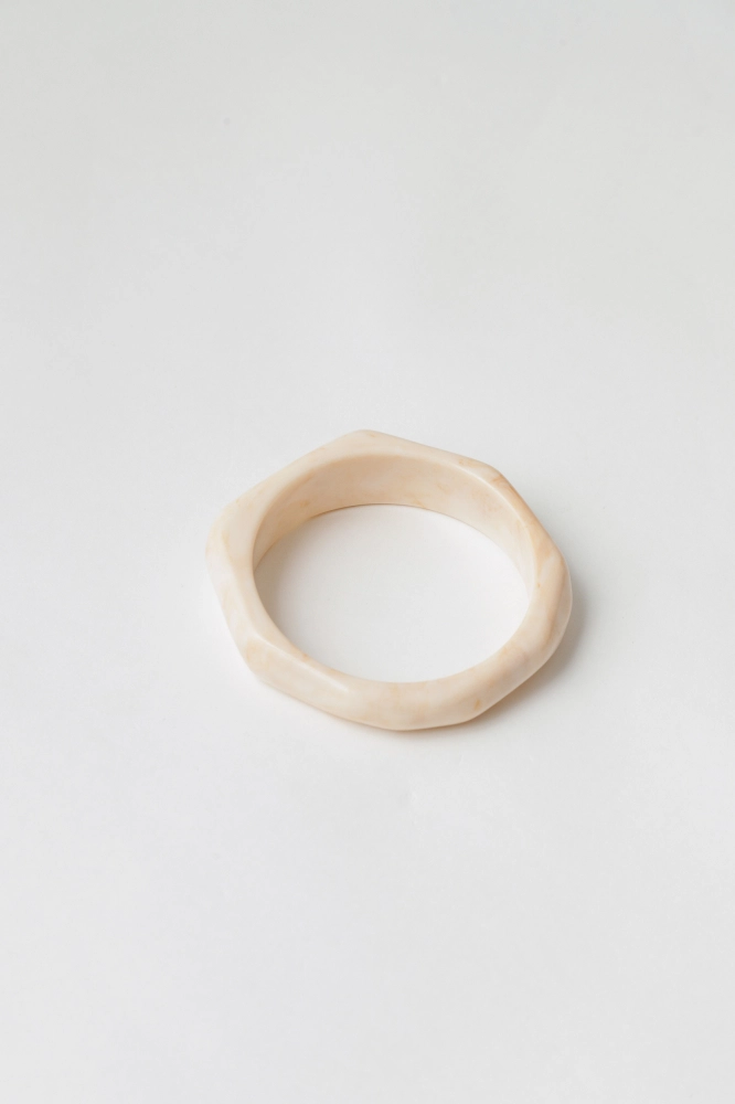 9037846 - Bracelete Resinado Fino Geométrico OFF-WHITE 9037846 - Bracelete Resinado Fino Geométrico OFF-WHITE - Imagem 1