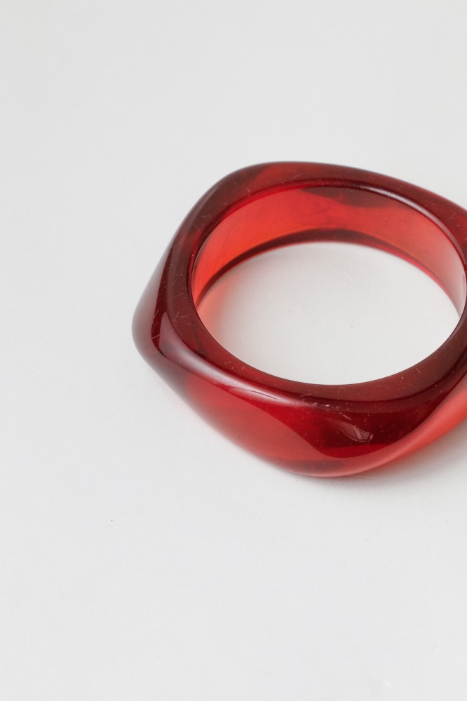 9037852 - Bracelete Resinado Médio Ondulado MARROM