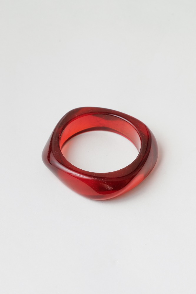 9037852 - Bracelete Resinado Médio Ondulado MARROM